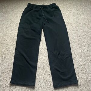 Aritzia TNA boyfriend fit Black Wide Leg sweatpants